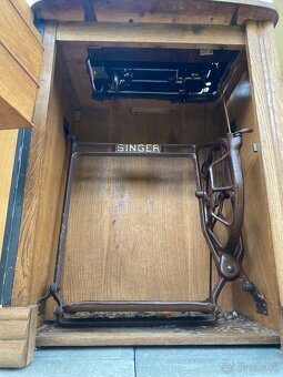 Historický šijací stroj Singer 15K88 s originálnym st - 7