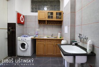 Dvojpodlažná prevádzková budova s veľkou garážou, Hôrka - 7