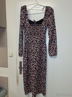Midi kvetované šaty - 7