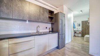 Moderný kompletne zariadený 2 izb byt s balkónom, pivnicou a - 7
