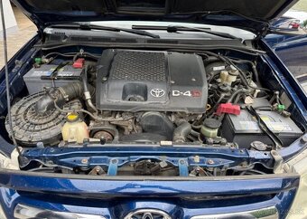 Toyota Hilux 2.5 D-4D nafta manuál 88 kw - 7