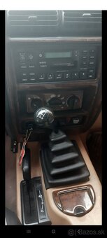 Jeep Cherokee 2.5 benzín/plyn, 4x4, r.v. 1999, DOČASNE ODHLÁ - 7