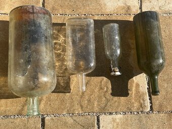 Predám zavaraninové poháre so sklenným viečkom, staré fľaše - 7