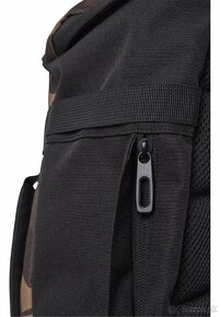 Nový batoh Traveller Backpack black/camo one size - 7