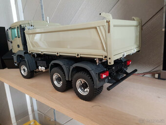 Trojstranný sklápač ScaleArt vo farbe RAL7034 - 7