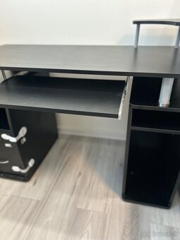 Predám čierny kancelársky stolik - 7