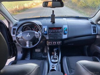 Mitsubishi Outlander 2.2 DI-D 4x4 7 Miestne Automat 156 k - 7