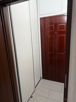 PREDÁM NADŠTANDARTNÝ 3 IZBOVÝ BYT, 65m2,loggia 3m2 - 7