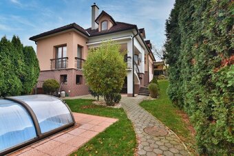 Rodinný dom 5 -izbový , 330m2 pre náročného klienta na poze - 7