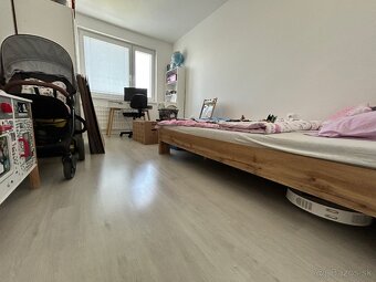 REZERVOVANÝ. - 7