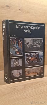 Väčšie množstvo rôznych kníh 3 - 7