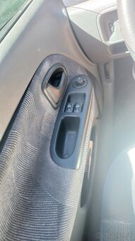 Clio 2 1.4 benzín - 7