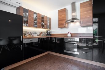 Nadštandardný dom s veľkým pozemkom - Pereš - Predaj - 7