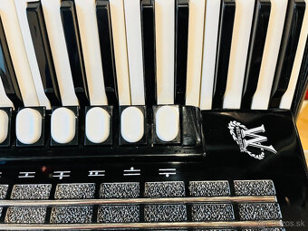 Predám akordeón WELTMEISTERS SAPHIR 120 BASOVÝ VÝBORNÝ STAV - 7