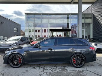 Mercedes-Benz C 63 AMG - 7
