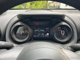 Predám Toyotu Yaris Hybrid - 7