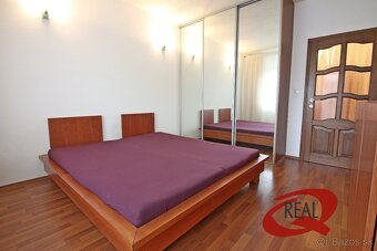 BEZ PROVÍZIE//PRIESTRANNÝ BYT S BALKÓNOM A PARKOVANÍM - 7