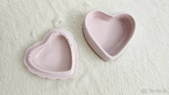 Malá porcelánová krabička v tvare srdca - 7