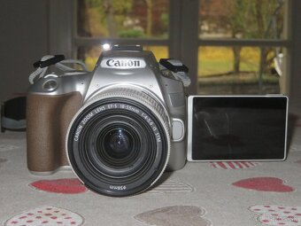 Canon EOS 250D - 7