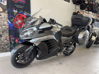 Kawasaki GTR 1400 - 7