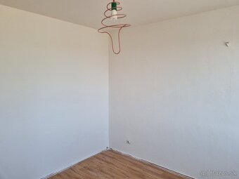 UPRAVENÁ CENA Trojizbový byt v dobrej lokalite v Lučenci - 7