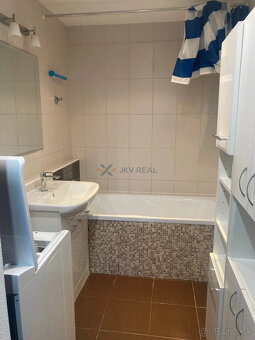 Na prenájom krásny zrekonštruovaný 3-izbový byt - 7