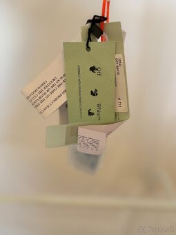 OFF-WHITE Arrow Caravaggio St Fran tričko - 7