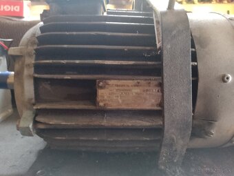 Predám lacno 4kw elektromotor. - 7