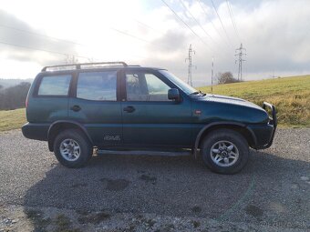 nissan terrano 2 2,7TD 74kw 4x4 - 7