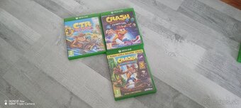 Xbox One S + 22 hier + nový ovládač – výborný stav - 7