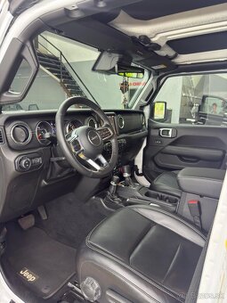 Predám Jeep Wrangler SAHARA 2.0T 4x4 DPH - 7