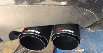 NOVÁ Univerzálna "carbon" koncovka výfku logo akrapovič - 7