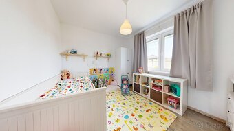 ZNÍŽENÁ CENA KOŠÚTY, moderný a útulný 4-izbový bungalov - 7