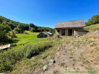 Usadlosť s vidieckym domom na polosamote v okolí Štiavnick - 7