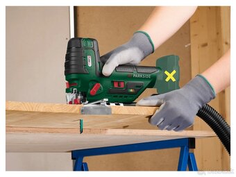 Rôzne nové náradie - uťahovák, pištol, píla, skrutkovač ... - 7