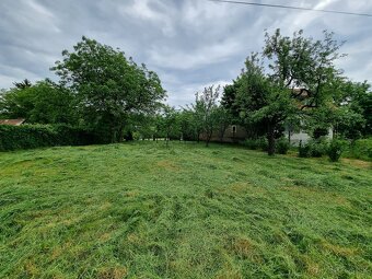 Predam pozemok v centre obce Točnica - 7