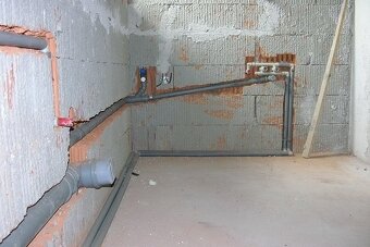 Stavebné práce – rekonštrukcie bytov a domov - 7