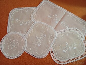 Vyšívané obrúsky - 7