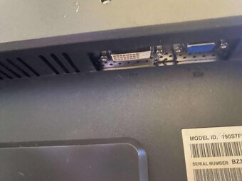 Predám tieto rôzne monitory vga dvi d - 7