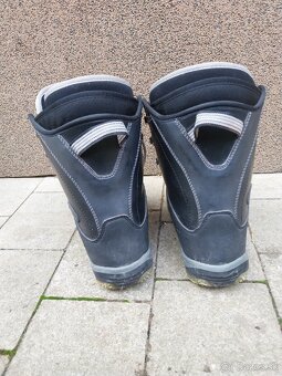 Snowboard s zapínaním a topánkami - 7