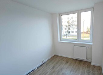 NOVOZREKONŠTRUOVANÝ 3 izb. byt ROSNÁ ul. blízko centra mesta - 7