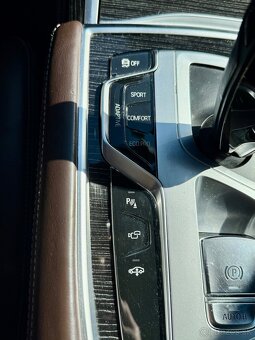 BMW Rad 7 740D Xdrive A/T - 7