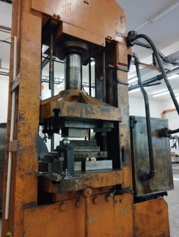 Použitý hydraulický lis LB 150, r. v. 1952 - 7