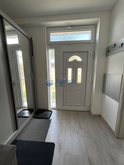 Nádherný kompletne zrekonštruovaný rodinný dom s garážou, ba - 7