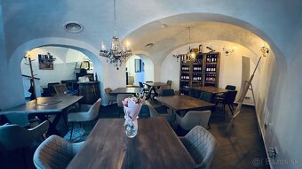 PREVEZMI FUNGUJÚCI BAR V CENTRE KOŠÍC - 7