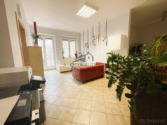 Štvorpodlažná budova v centre Piešťan na podnikanie, či býva - 7