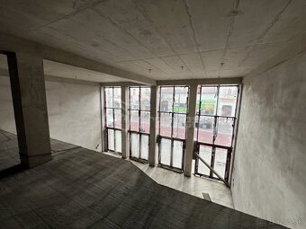 Stavba pred dokončením v centre mesta Lučenec - 7