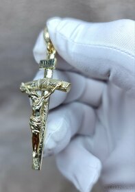 Zlatý prívesok 
Krížik s Ježišom
14-karátové zlato - 7