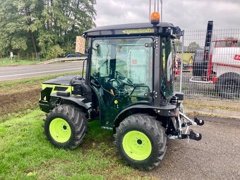 Malotraktor AGT 1060 edice BOBNAR - otočné pracoviště řidiče - 7