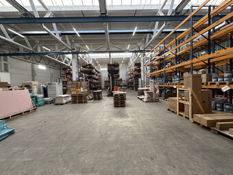 Prenájom skladového priestoru 1070m² s regálovým systémom v - 7